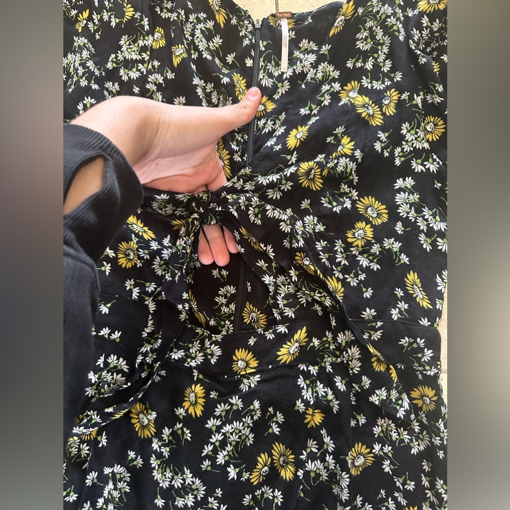 FREE PEOPLE Dress Playsuit Size 6 / S Floral Bow Cut Out Short Sleeve V-Neck - Picture 9 of 10